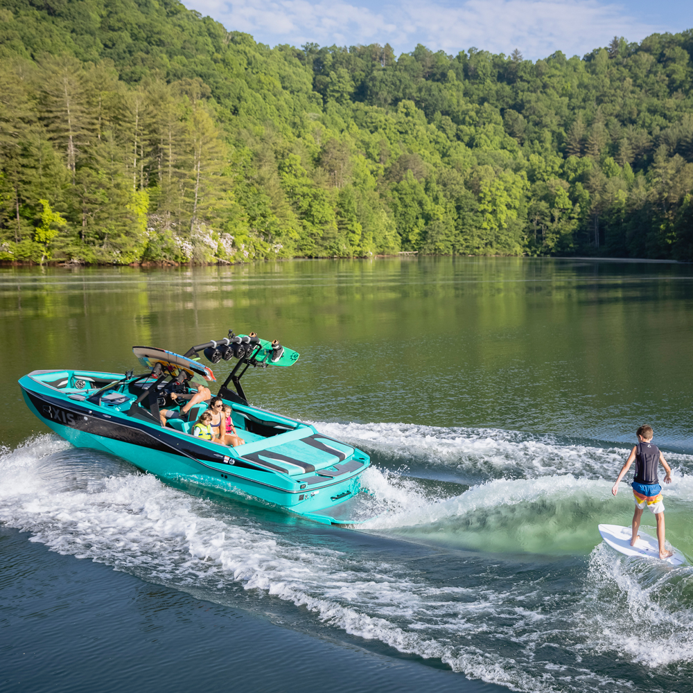 AXIS WAKE RESEARCH. История успеха.