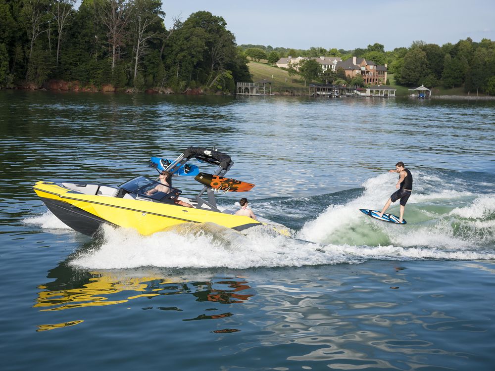 Axis A22 демонстрирует лучшую волну