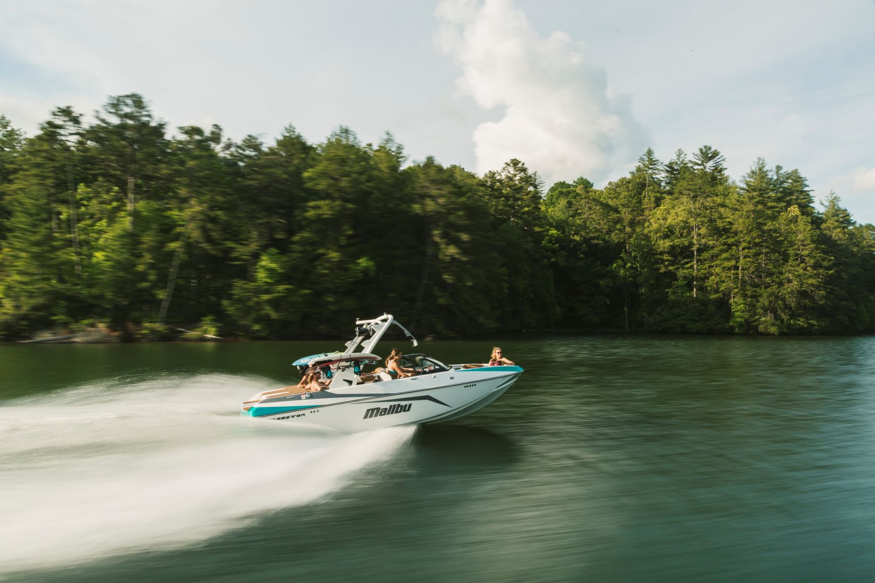 Как выбрать двигатель для катера буксировщика?