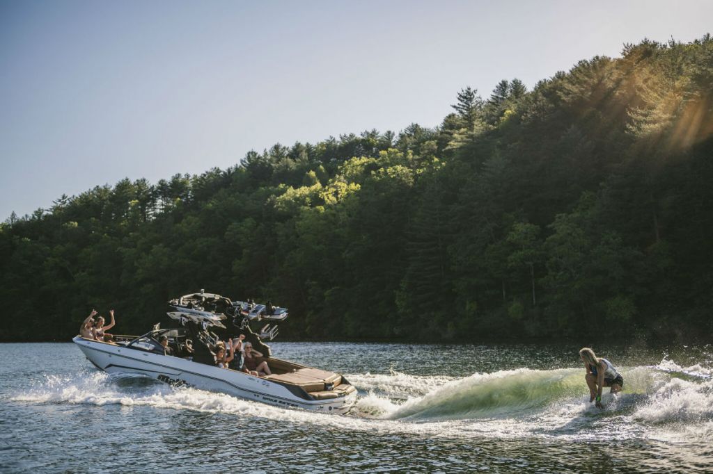 Катер Malibu 25 LSV